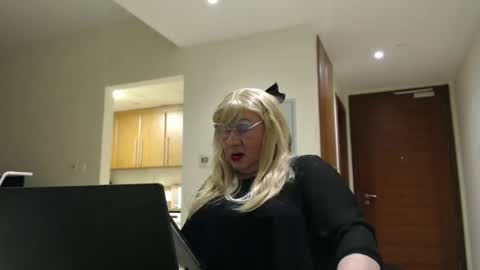 Snapshot of suzannebanci chatting on April 24, 3:47 pm My name is Sissy or more fully Suzanna Aprilia Maria Mariquita Catarina Chinita Banci. Soy una puta - que chimba ladybug online show from April 24, 3:47 pm