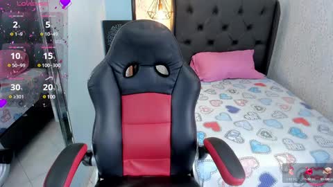 S U Z E T  online show from January 8, 7:45 pm