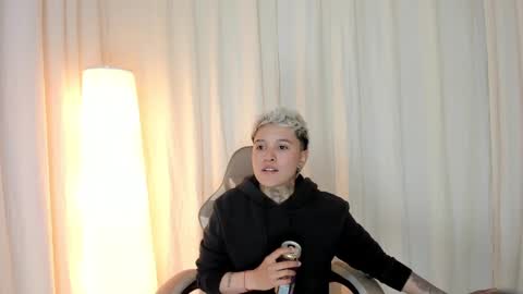 Snapshot of suzu_wolf chatting on October 6, 5:38 am suzu_wolf online show from October 6, 5:38 am