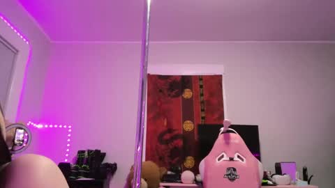 Snapshot of suzukibunny chatting on December 21, 11:24 pm SuzukiBunny online show from December 21, 11:24 pm