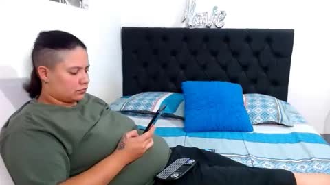 Snapshot of suzy_paz chatting on April 7, 9:15 pm suzy_paz online show from April 7, 9:15 pm