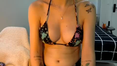 Snapshot of suzysummerrrrrrrrr chatting on February 15, 2:00 pm The real sugar baby Suzy Summer online show from February 15, 2:00 pm