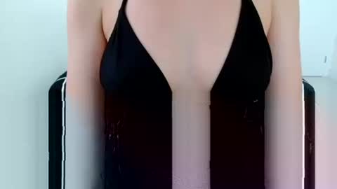 Snapshot of suzysummerrrrrrrrr chatting on February 24, 1:42 pm The real sugar baby Suzy Summer online show from February 24, 1:42 pm