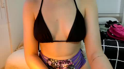 Snapshot of suzysummerrrrrrrrr chatting on March 6, 12:52 pm The real sugar baby Suzy Summer online show from March 6, 12:52 pm