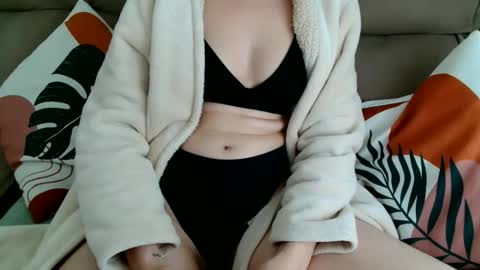 Snapshot of suzysummerrrrrrrrr chatting on November 24, 4:51 pm The real sugar baby Suzy Summer online show from November 24, 4:51 pm