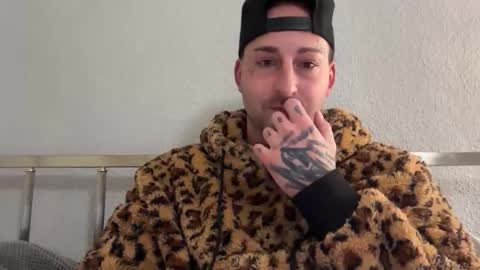 Snapshot of sw0osh chatting on December 15, 10:14 pm sw0osh online show from December 15, 10:14 pm