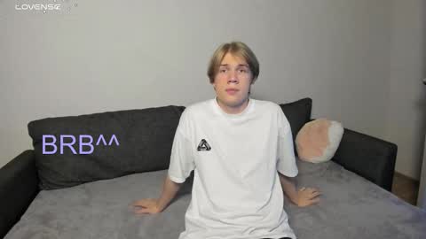 Snapshot of swag_mua chatting on November 2, 6:43 pm Swen online show from November 2, 6:43 pm