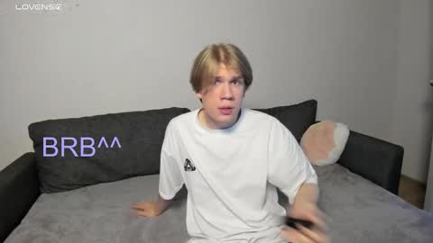 Snapshot of swag_mua chatting on November 4, 2:32 am Swen online show from November 4, 2:32 am