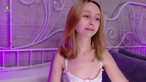 Snapshot of sweatee_fluff chatting on May 31, 4:03 pm RACHEL online show from May 31, 4:03 pm