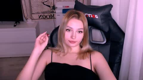 Snapshot of sweeet_baby0 chatting on November 12, 1:17 am Kate online show from November 12, 1:17 am