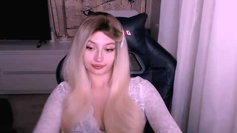 Snapshot of sweeet_baby0 chatting on December 1, 12:15 am Kate online show from December 1, 12:15 am