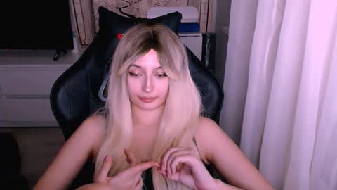 Snapshot of sweeet_baby0 chatting on December 1, 12:21 pm Kate online show from December 1, 12:21 pm