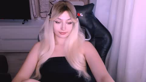 Snapshot of sweeet_baby0 chatting on December 4, 2:54 am Kate online show from December 4, 2:54 am