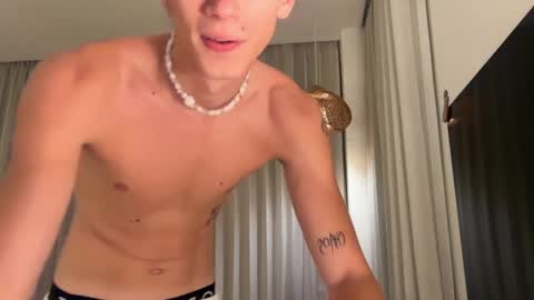 Snapshot of sweet19sammy chatting on June 3, 2:33 pm Sammy online show from June 3, 2:33 pm