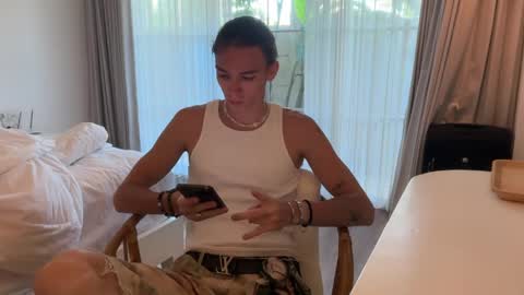 Snapshot of sweet19sammy chatting on June 4, 6:41 am Sammy online show from June 4, 6:41 am