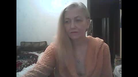 Snapshot of sweet4blonde609 chatting on December 27, 6:03 am sweet4blonde609 online show from December 27, 6:03 am