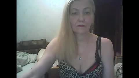 Snapshot of sweet4blonde609 chatting on January 22, 1:00 pm sweet4blonde609 online show from January 22, 1:00 pm
