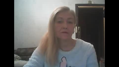 Snapshot of sweet4blonde609 chatting on February 17, 7:04 am sweet4blonde609 online show from February 17, 7:04 am
