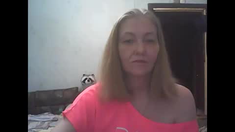 Snapshot of sweet4blonde67 chatting on June 9, 7:31 am sweet4blonde67 online show from June 9, 7:31 am