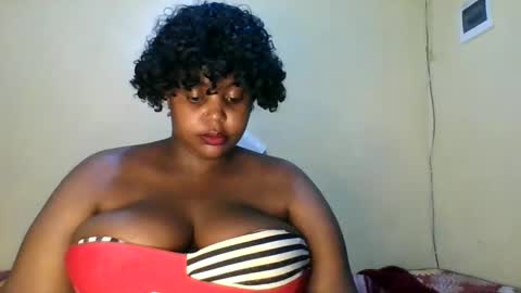 Snapshot of sweet52537 chatting on January 28, 10:45 pm sweet52537 online show from January 28, 10:45 pm
