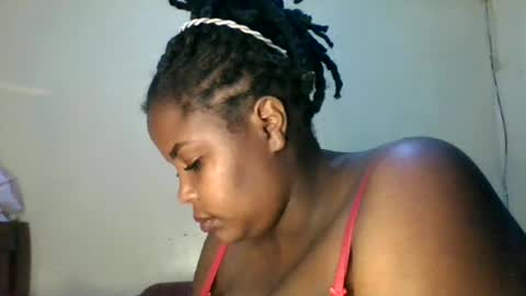 Snapshot of sweet52537 chatting on February 14, 12:47 pm sweet52537 online show from February 14, 12:47 pm