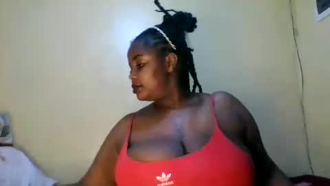 Snapshot of sweet52537 chatting on February 14, 9:10 pm sweet52537 online show from February 14, 9:10 pm