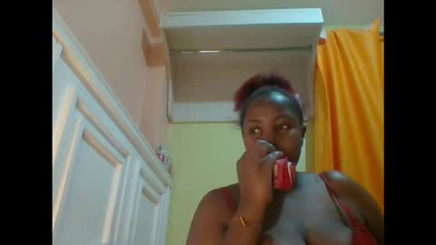 sweet52537 online show from November 12, 9:47 pm