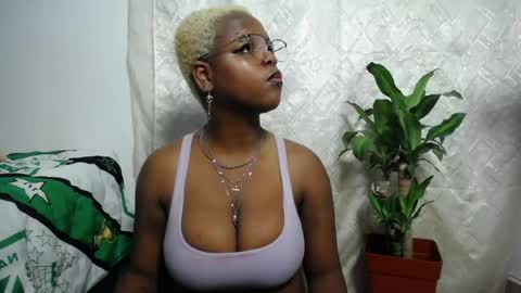 Snapshot of sweet__mar chatting on April 11, 7:45 am mariana online show from April 11, 7:45 am