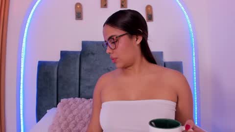 sweet__mel_ online show from June 10, 11:20 am
