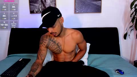 Snapshot of sweet_alessandro1 chatting on December 30, 7:32 pm alessandre online show from December 30, 7:32 pm