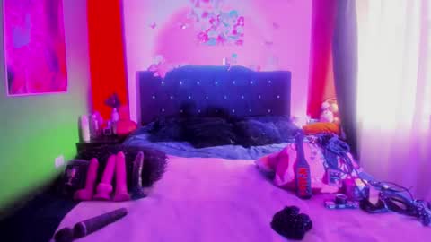 Snapshot of sweet_allison04 chatting on February 24, 12:03 pm sweet_allison04 online show from February 24, 12:03 pm