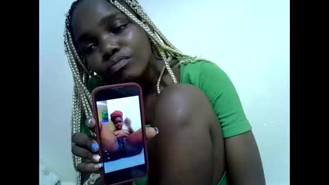 Snapshot of sweet_aly1 chatting on June 7, 10:02 pm Alice online show from June 7, 10:02 pm