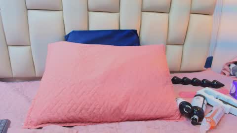 Amye  online show from February 8, 7:06 pm