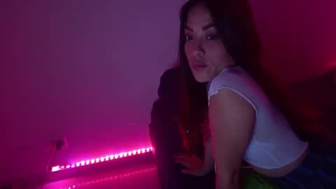 Snapshot of sweet_and_cute23 chatting on November 13, 9:52 am NZ online show from November 13, 9:52 am