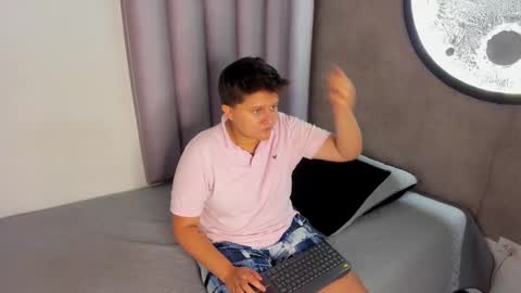 Andrea Y Melisa online show from September 18, 11:45 am