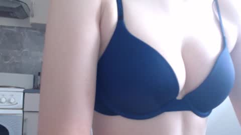 Snapshot of sweet_baby_kate chatting on October 7, 8:00 am Kate and Erica online show from October 7, 8:00 am