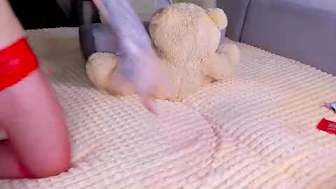 Snapshot of sweet_barbe chatting on June 12, 4:17 pm Alice online show from June 12, 4:17 pm