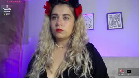 Snapshot of sweet_bella_valery_ chatting on November 3, 10:10 pm Bella Valery online show from November 3, 10:10 pm