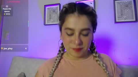 Snapshot of sweet_bella_valery_ chatting on November 4, 11:26 pm Bella Valery online show from November 4, 11:26 pm