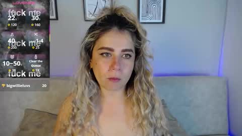 Snapshot of sweet_bella_valery_ chatting on November 6, 10:10 pm Bella Valery online show from November 6, 10:10 pm