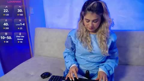 Snapshot of sweet_bella_valery_ chatting on November 7, 10:32 pm Bella Valery online show from November 7, 10:32 pm