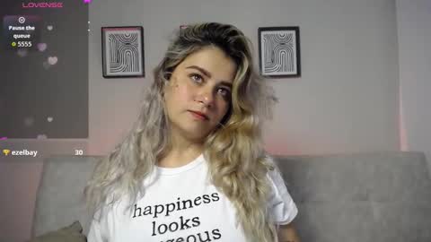 Snapshot of sweet_bella_valery_ chatting on November 12, 9:36 pm Bella Valery online show from November 12, 9:36 pm