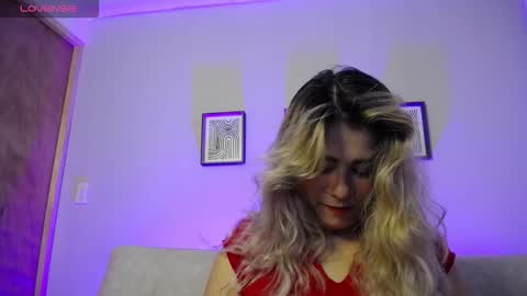 Snapshot of sweet_bella_valery_ chatting on November 18, 10:36 pm Bella Valery online show from November 18, 10:36 pm