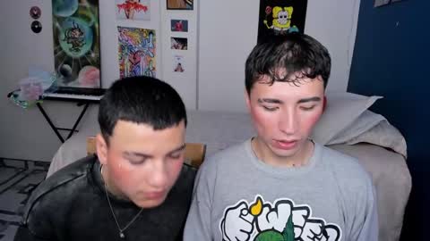 Snapshot of sweet_boys_xx chatting on December 6, 1:11 pm CristianBrayan PVT OPEN online show from December 6, 1:11 pm