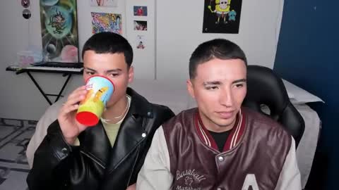 Snapshot of sweet_boys_xx chatting on December 11, 3:58 pm CristianBrayan PVT OPEN online show from December 11, 3:58 pm