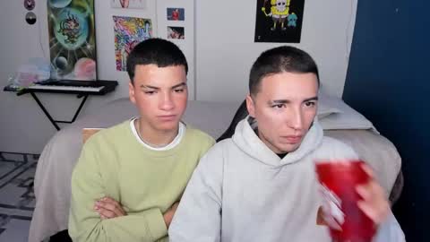 Snapshot of sweet_boys_xx chatting on December 12, 1:28 pm CristianBrayan PVT OPEN online show from December 12, 1:28 pm