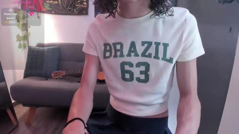 Snapshot of sweet_bunni chatting on December 16, 12:15 am bunni online show from December 16, 12:15 am