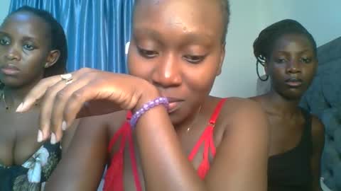 Camila online show from December 17, 11:27 am