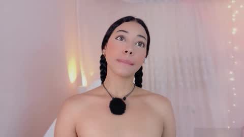 Snapshot of sweet_carine chatting on March 2, 12:56 pm camil online show from March 2, 12:56 pm