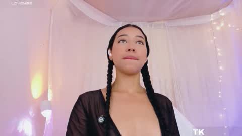 Snapshot of sweet_carine chatting on March 4, 12:11 pm camil online show from March 4, 12:11 pm